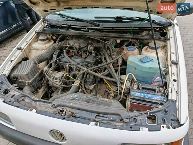 Білий Фольксваген Пассат, об'ємом двигуна 1.6 л та пробігом 248 тис. км за 2200 $, фото 5 на Automoto.ua