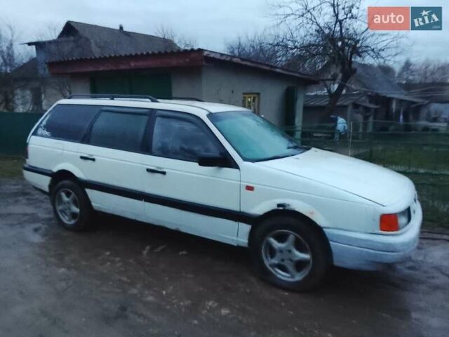 Білий Фольксваген Пассат, об'ємом двигуна 1.8 л та пробігом 380 тис. км за 1200 $, фото 4 на Automoto.ua