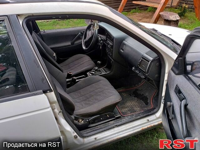 Білий Фольксваген Пассат, об'ємом двигуна 2 л та пробігом 0 тис. км за 2000 $, фото 1 на Automoto.ua