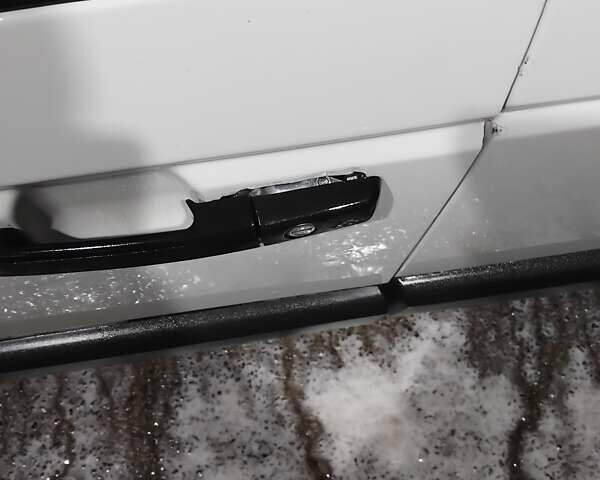 Белый Фольксваген Пассат, объемом двигателя 1.8 л и пробегом 300 тыс. км за 1000 $, фото 7 на Automoto.ua