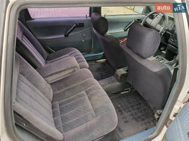 Білий Фольксваген Пассат, об'ємом двигуна 1.6 л та пробігом 248 тис. км за 2200 $, фото 7 на Automoto.ua