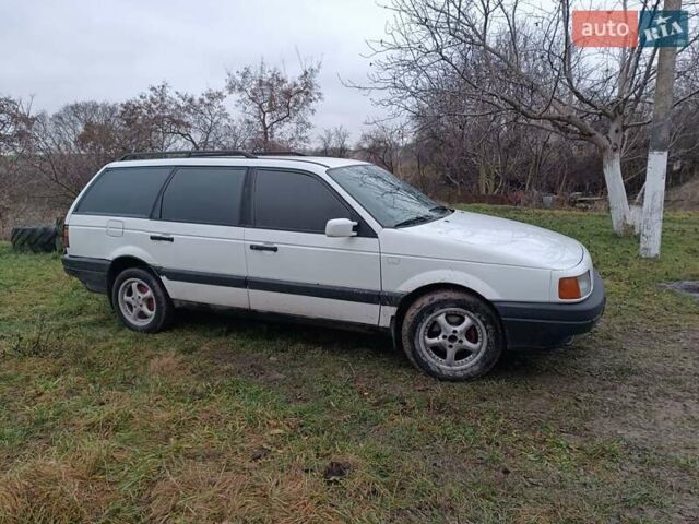 Белый Фольксваген Пассат, объемом двигателя 1.8 л и пробегом 312 тыс. км за 1700 $, фото 3 на Automoto.ua