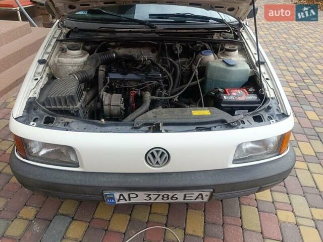 Белый Фольксваген Пассат, объемом двигателя 1.6 л и пробегом 300 тыс. км за 1500 $, фото 3 на Automoto.ua