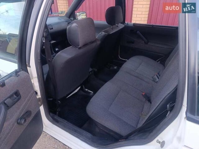 Белый Фольксваген Пассат, объемом двигателя 1.6 л и пробегом 300 тыс. км за 1500 $, фото 7 на Automoto.ua