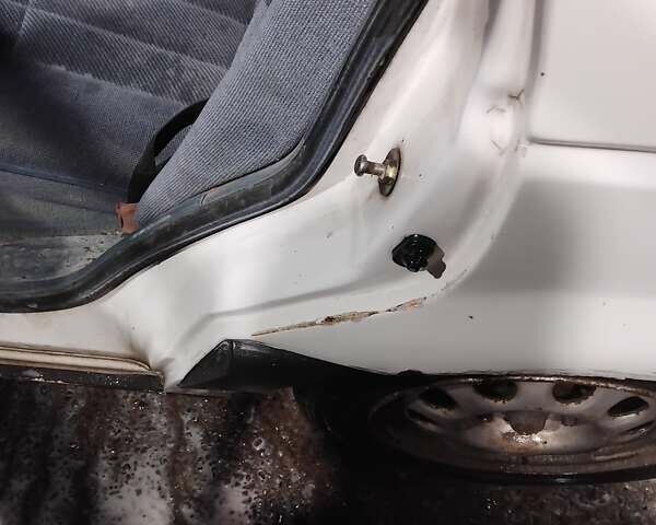 Белый Фольксваген Пассат, объемом двигателя 1.8 л и пробегом 300 тыс. км за 1000 $, фото 8 на Automoto.ua