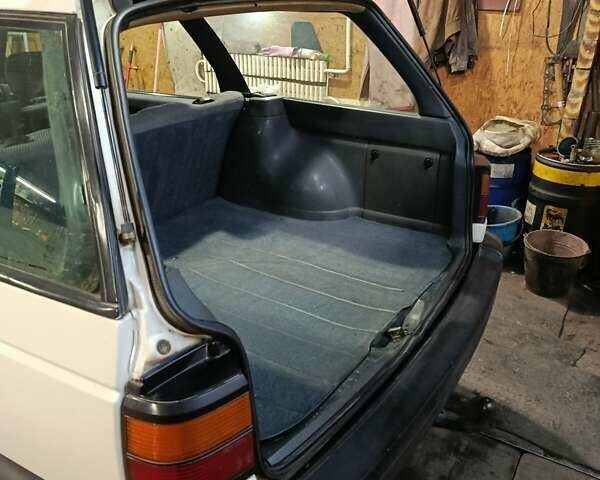 Білий Фольксваген Пассат, об'ємом двигуна 8 л та пробігом 270 тис. км за 2500 $, фото 12 на Automoto.ua