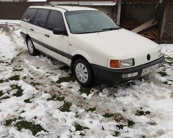 Белый Фольксваген Пассат, объемом двигателя 1.78 л и пробегом 250 тыс. км за 1350 $, фото 2 на Automoto.ua