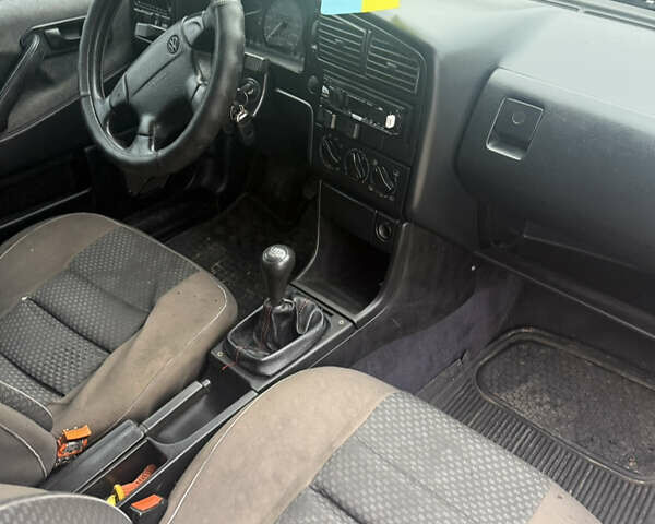 Белый Фольксваген Пассат, объемом двигателя 1.78 л и пробегом 300 тыс. км за 1800 $, фото 4 на Automoto.ua