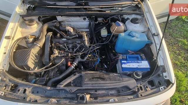 Белый Фольксваген Пассат, объемом двигателя 1.9 л и пробегом 350 тыс. км за 2500 $, фото 6 на Automoto.ua