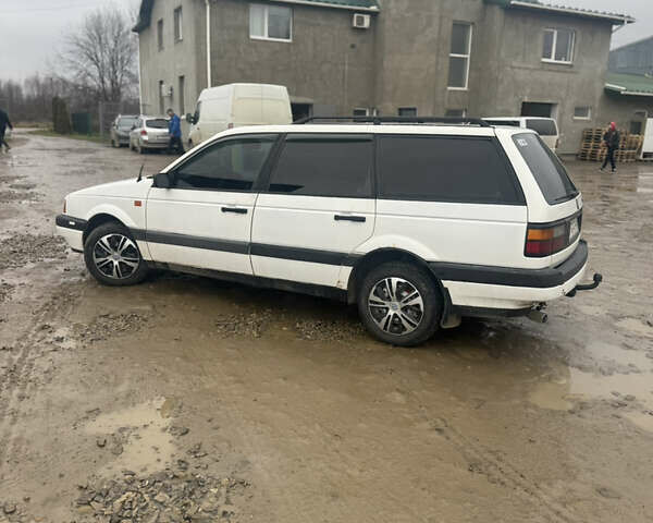 Белый Фольксваген Пассат, объемом двигателя 1.78 л и пробегом 300 тыс. км за 1800 $, фото 1 на Automoto.ua