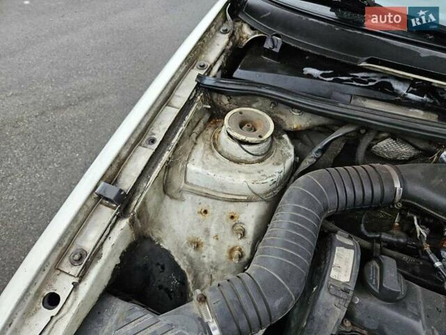 Белый Фольксваген Пассат, объемом двигателя 1.78 л и пробегом 450 тыс. км за 1500 $, фото 29 на Automoto.ua