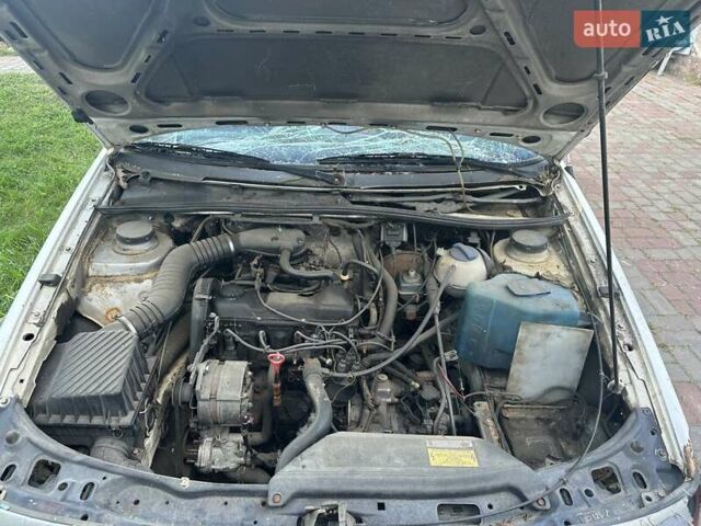 Белый Фольксваген Пассат, объемом двигателя 1.8 л и пробегом 435 тыс. км за 500 $, фото 6 на Automoto.ua