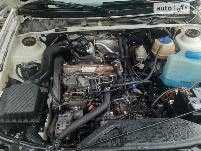 Белый Фольксваген Пассат, объемом двигателя 0 л и пробегом 425 тыс. км за 1300 $, фото 2 на Automoto.ua