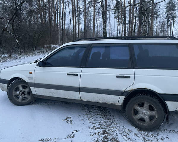 Білий Фольксваген Пассат, об'ємом двигуна 1.98 л та пробігом 250 тис. км за 2100 $, фото 5 на Automoto.ua