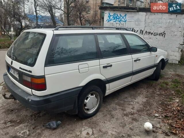 Белый Фольксваген Пассат, объемом двигателя 2 л и пробегом 245 тыс. км за 1900 $, фото 4 на Automoto.ua