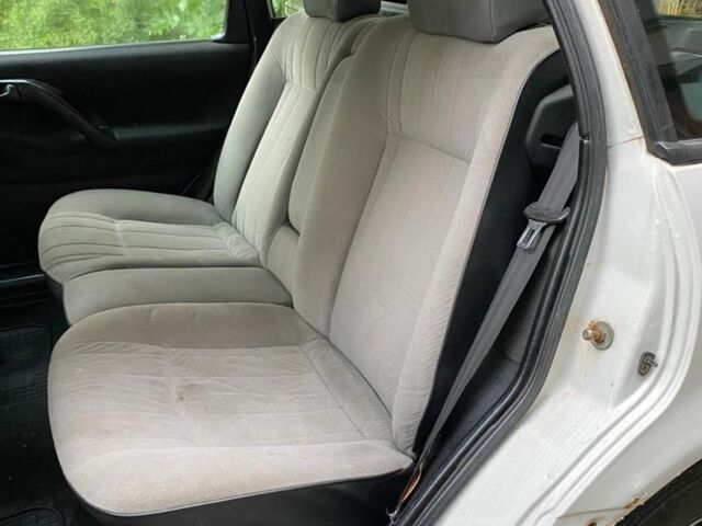 Білий Фольксваген Пассат, об'ємом двигуна 2 л та пробігом 400 тис. км за 1500 $, фото 4 на Automoto.ua