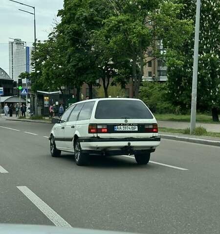 Белый Фольксваген Пассат, объемом двигателя 1.8 л и пробегом 474 тыс. км за 2100 $, фото 2 на Automoto.ua