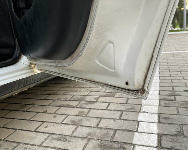 Білий Фольксваген Пассат, об'ємом двигуна 1.8 л та пробігом 341 тис. км за 1900 $, фото 9 на Automoto.ua