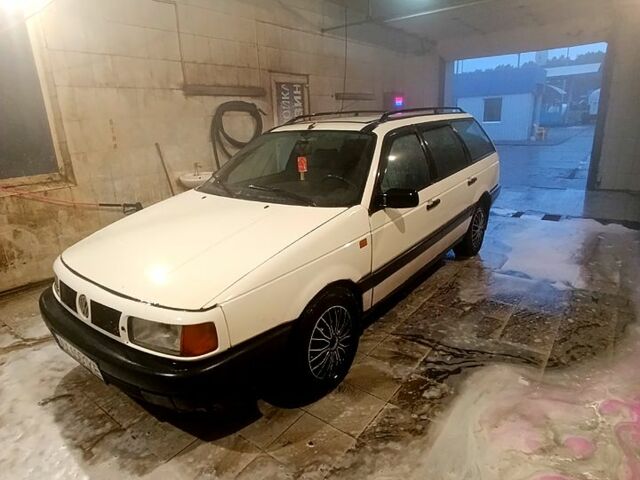 Белый Фольксваген Пассат, объемом двигателя 1.8 л и пробегом 380 тыс. км за 1650 $, фото 1 на Automoto.ua