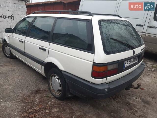 Белый Фольксваген Пассат, объемом двигателя 2 л и пробегом 245 тыс. км за 1900 $, фото 6 на Automoto.ua