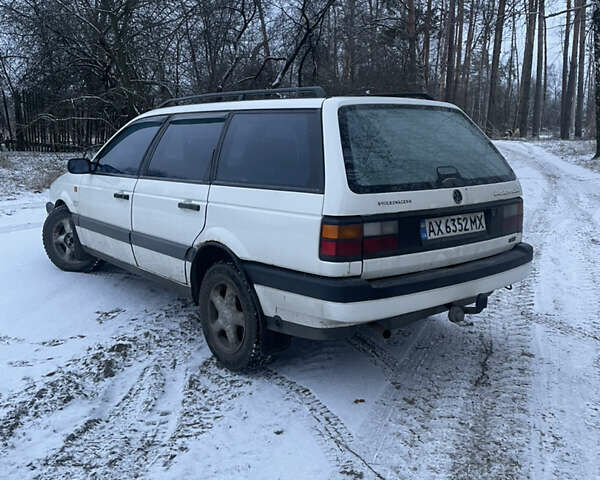 Білий Фольксваген Пассат, об'ємом двигуна 1.98 л та пробігом 250 тис. км за 2100 $, фото 4 на Automoto.ua