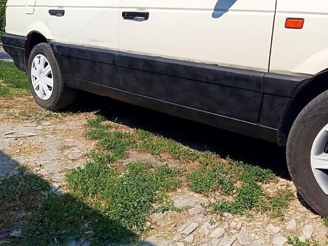 Белый Фольксваген Пассат, объемом двигателя 1.8 л и пробегом 280 тыс. км за 1650 $, фото 3 на Automoto.ua