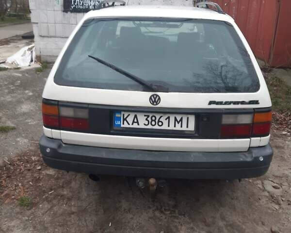 Белый Фольксваген Пассат, объемом двигателя 2 л и пробегом 245 тыс. км за 1900 $, фото 7 на Automoto.ua