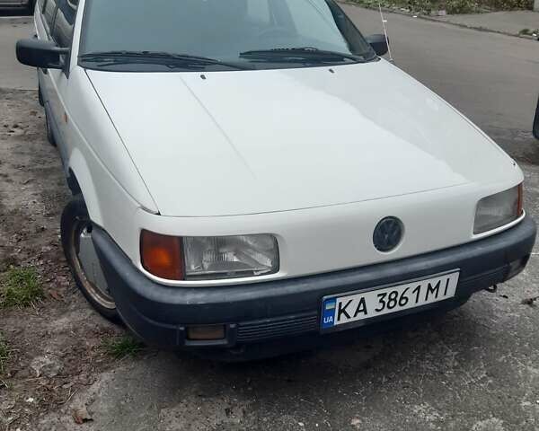 Белый Фольксваген Пассат, объемом двигателя 2 л и пробегом 245 тыс. км за 1900 $, фото 3 на Automoto.ua