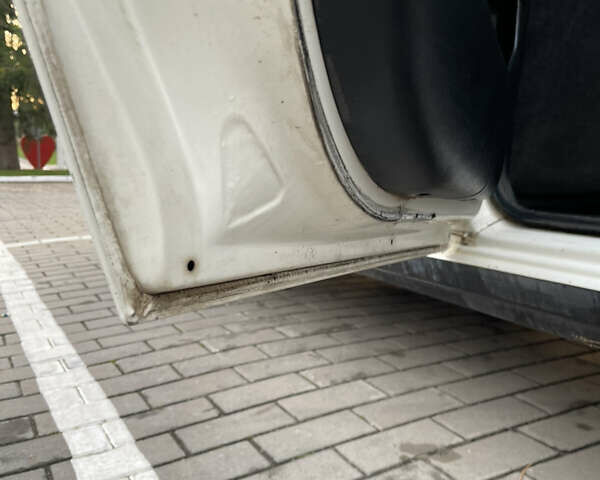 Білий Фольксваген Пассат, об'ємом двигуна 1.8 л та пробігом 341 тис. км за 1900 $, фото 8 на Automoto.ua