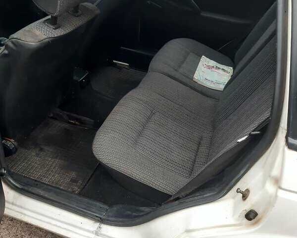 Белый Фольксваген Пассат, объемом двигателя 2 л и пробегом 245 тыс. км за 1900 $, фото 5 на Automoto.ua