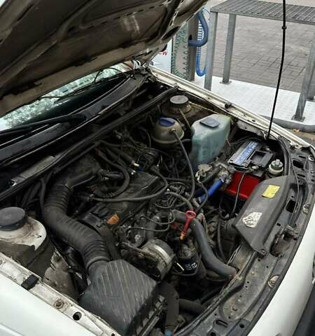 Белый Фольксваген Пассат, объемом двигателя 1.8 л и пробегом 474 тыс. км за 2100 $, фото 8 на Automoto.ua