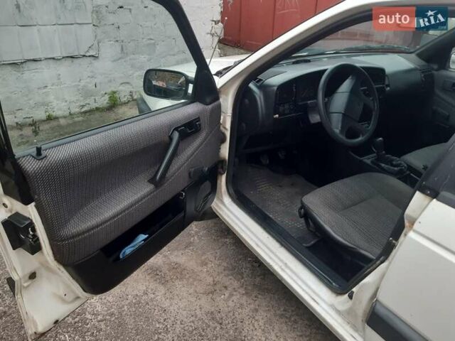 Белый Фольксваген Пассат, объемом двигателя 2 л и пробегом 245 тыс. км за 1900 $, фото 9 на Automoto.ua