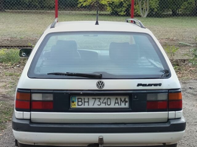 Белый Фольксваген Пассат, объемом двигателя 1.8 л и пробегом 330 тыс. км за 1800 $, фото 3 на Automoto.ua