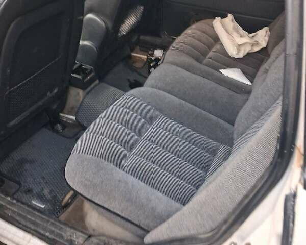 Белый Фольксваген Пассат, объемом двигателя 1.9 л и пробегом 340 тыс. км за 1500 $, фото 11 на Automoto.ua