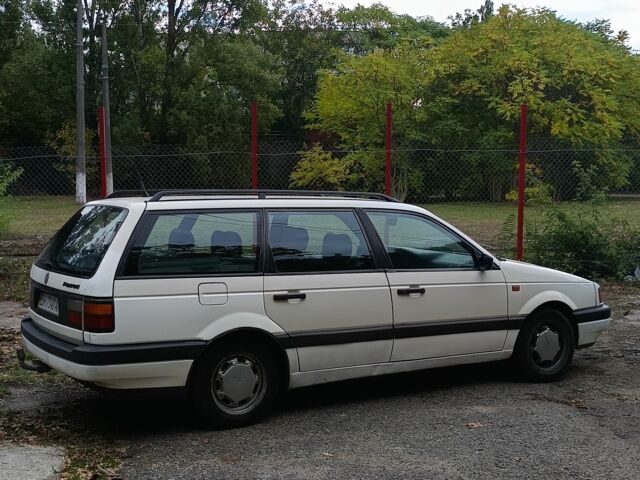 Белый Фольксваген Пассат, объемом двигателя 1.8 л и пробегом 330 тыс. км за 1800 $, фото 1 на Automoto.ua