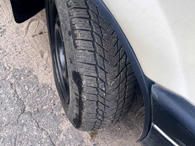 Белый Фольксваген Пассат, объемом двигателя 1.9 л и пробегом 304 тыс. км за 2000 $, фото 7 на Automoto.ua