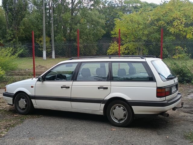 Белый Фольксваген Пассат, объемом двигателя 1.8 л и пробегом 330 тыс. км за 1800 $, фото 2 на Automoto.ua