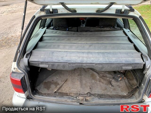 Білий Фольксваген Пассат, об'ємом двигуна 1.8 л та пробігом 250 тис. км за 1300 $, фото 5 на Automoto.ua