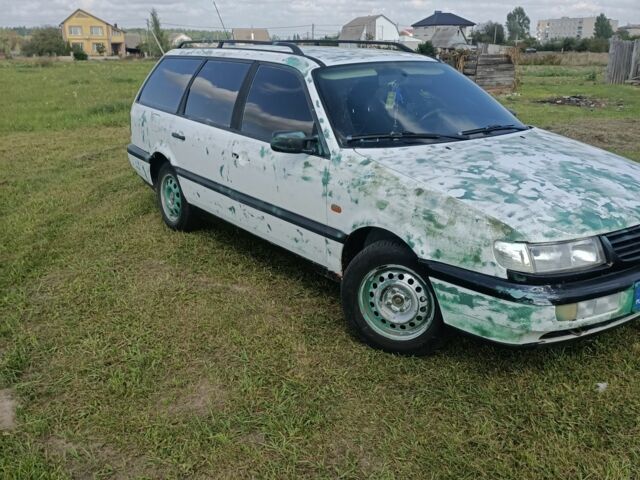 Белый Фольксваген Пассат, объемом двигателя 1.9 л и пробегом 200 тыс. км за 1400 $, фото 2 на Automoto.ua