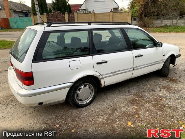 Білий Фольксваген Пассат, об'ємом двигуна 1.8 л та пробігом 250 тис. км за 1300 $, фото 2 на Automoto.ua