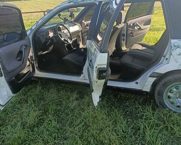 Белый Фольксваген Пассат, объемом двигателя 1.9 л и пробегом 200 тыс. км за 1500 $, фото 5 на Automoto.ua