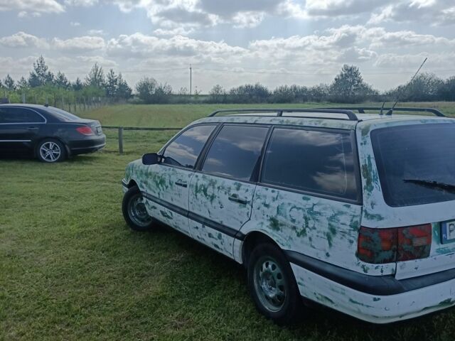 Белый Фольксваген Пассат, объемом двигателя 1.9 л и пробегом 200 тыс. км за 1400 $, фото 3 на Automoto.ua