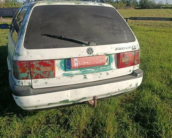 Белый Фольксваген Пассат, объемом двигателя 1.9 л и пробегом 200 тыс. км за 1500 $, фото 2 на Automoto.ua