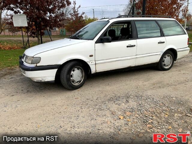 Білий Фольксваген Пассат, об'ємом двигуна 1.8 л та пробігом 250 тис. км за 1300 $, фото 3 на Automoto.ua