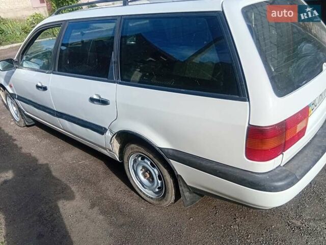 Белый Фольксваген Пассат, объемом двигателя 1.9 л и пробегом 300 тыс. км за 2350 $, фото 10 на Automoto.ua