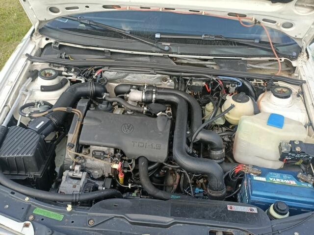 Белый Фольксваген Пассат, объемом двигателя 1.9 л и пробегом 200 тыс. км за 1400 $, фото 6 на Automoto.ua