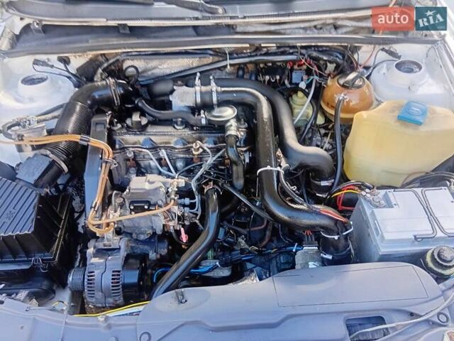 Белый Фольксваген Пассат, объемом двигателя 1.9 л и пробегом 300 тыс. км за 2350 $, фото 5 на Automoto.ua