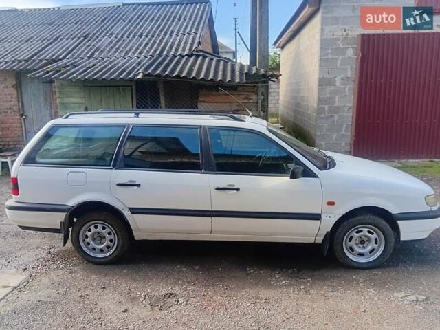 Белый Фольксваген Пассат, объемом двигателя 1.9 л и пробегом 300 тыс. км за 2350 $, фото 6 на Automoto.ua