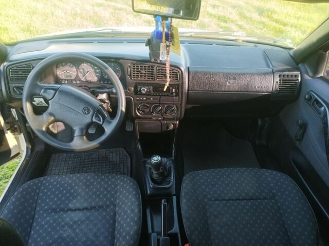 Белый Фольксваген Пассат, объемом двигателя 1.9 л и пробегом 199 тыс. км за 1500 $, фото 6 на Automoto.ua