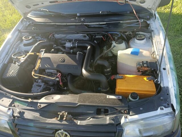 Белый Фольксваген Пассат, объемом двигателя 1.9 л и пробегом 199 тыс. км за 1500 $, фото 4 на Automoto.ua